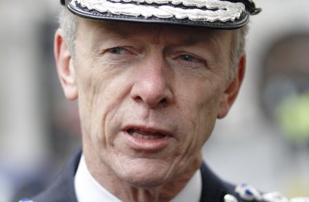 Hogan-Howe signals thaw in relations with journalists as senior officers attend Crime Reporters Association party
